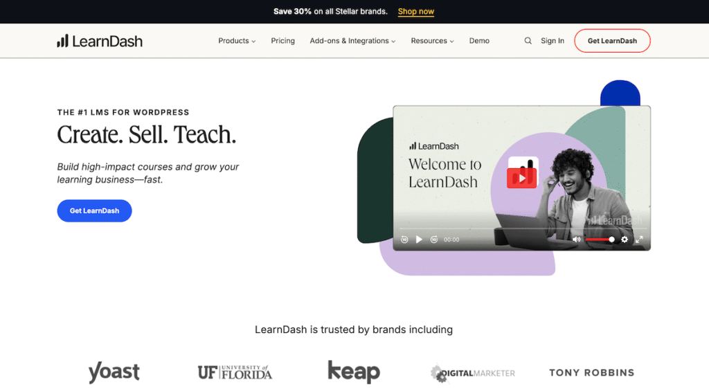 LearnDash homepage with 30% discount notification bar